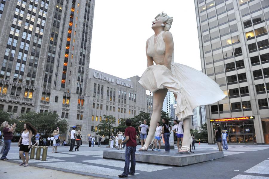 Marilyn-Monroe-Sculpture-unveiled-in-Chicago